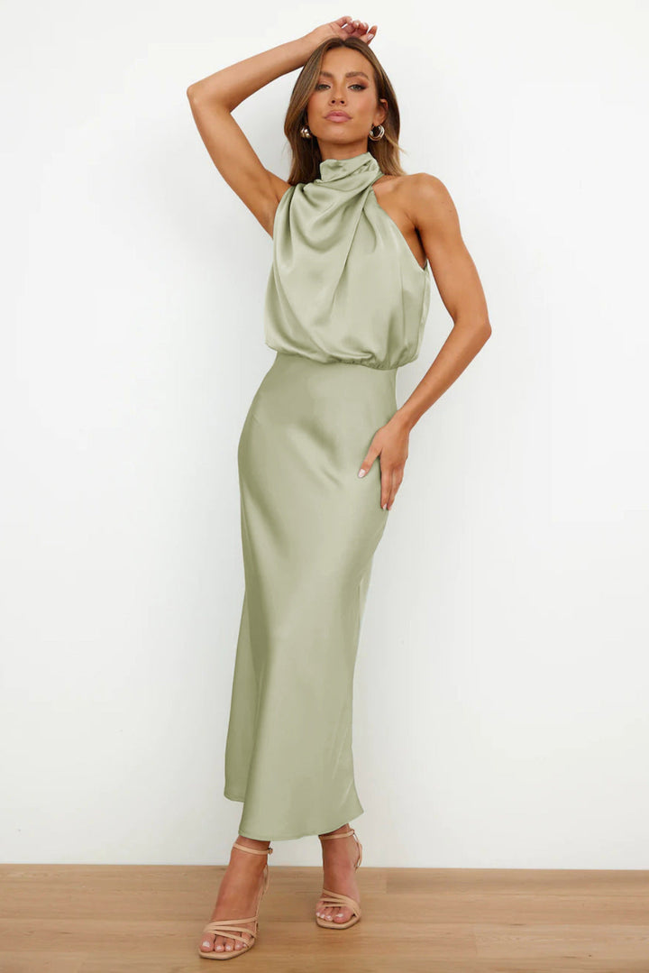 Isabella™ | Long satin dress with American neckline