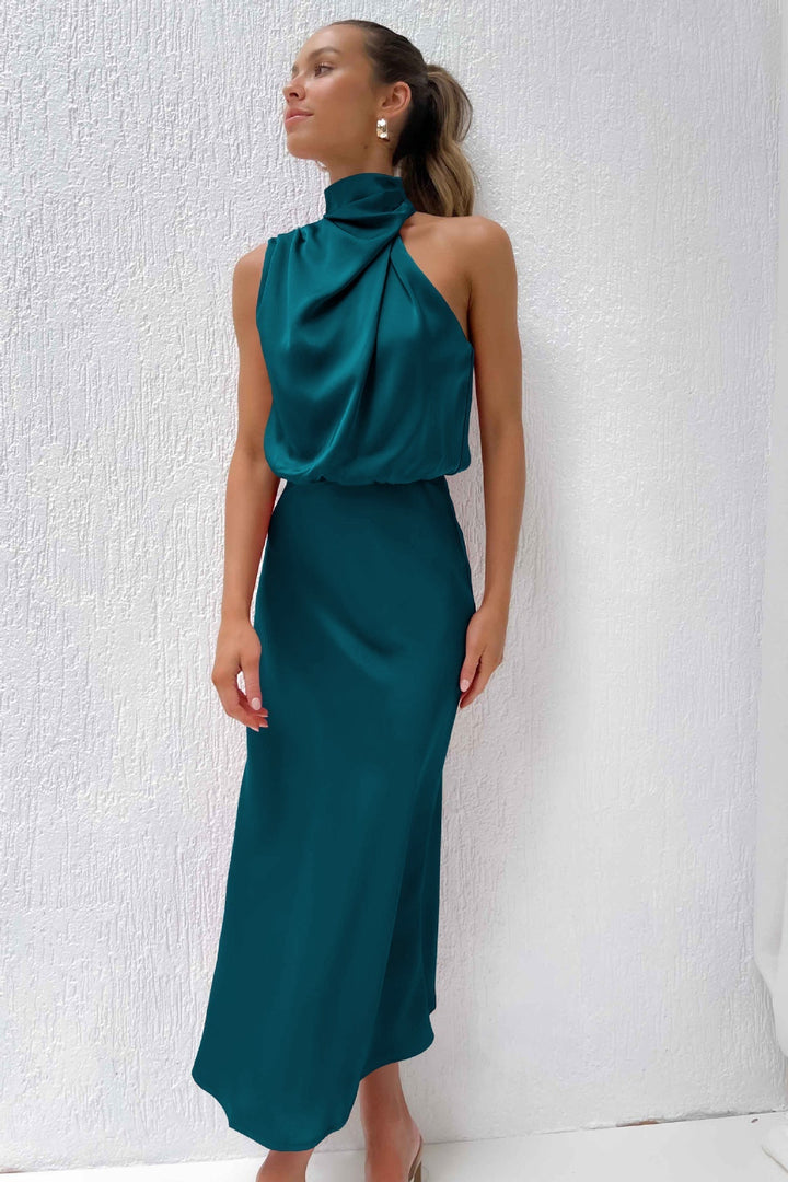 Isabella™ | Long satin dress with American neckline