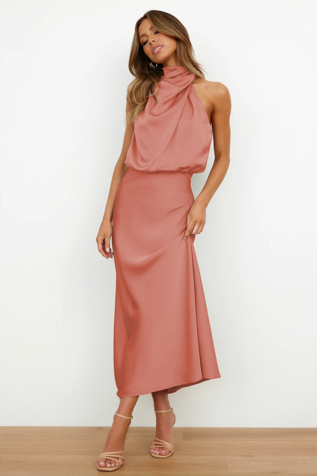 Isabella™ | Long satin dress with American neckline