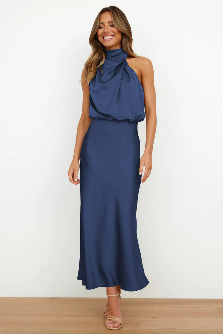 Isabella™ | Long satin dress with American neckline