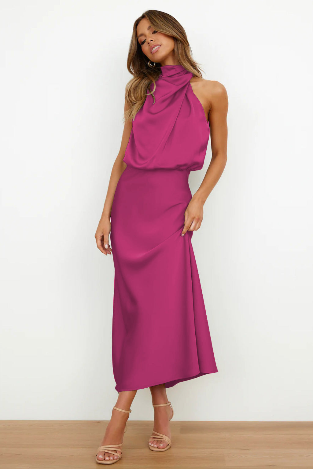 Isabella™ | Long satin dress with American neckline