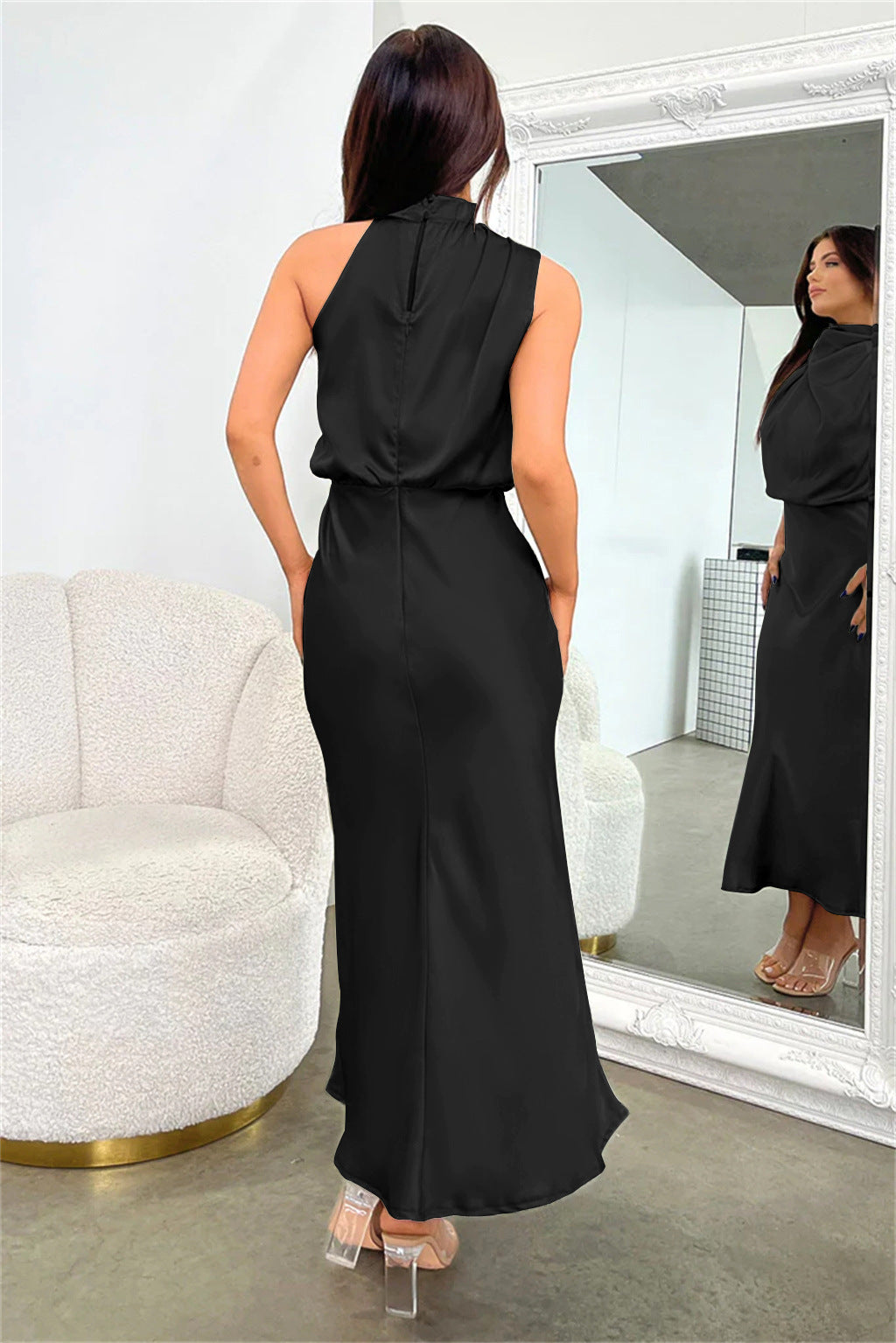 Isabella™ | Long satin dress with American neckline