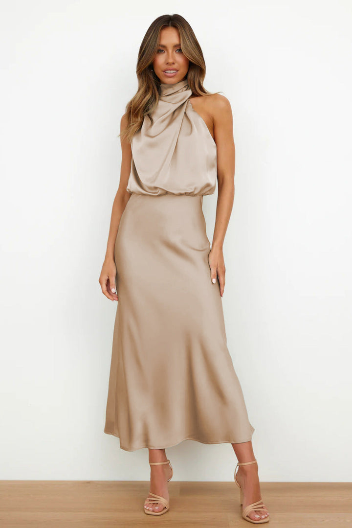 Isabella™ | Long satin dress with American neckline