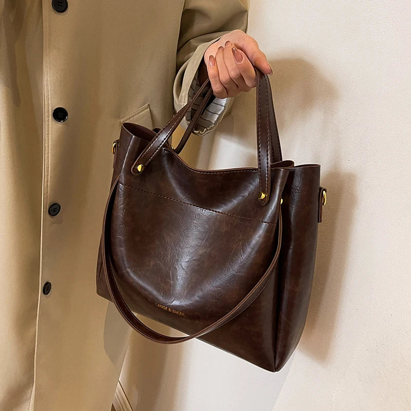 Clarisse | Elegant leather bag with two straps